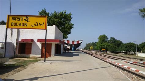 Budaun Parkı: Birinci Sınıf Yeşil Alanlarda Kendinizi Yenileyin ve Tarihi Keşfedin!