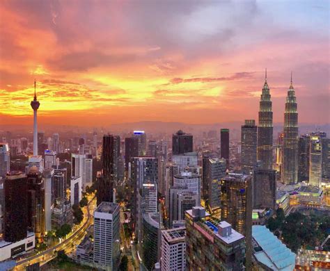 Zenith Hotel Sky Garden: An Oasis of Luxury and Panoramic Views Atop Kuala Lumpur's Skyline!