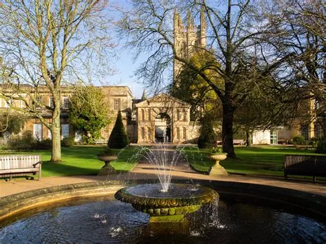 Oxford Botanic Garden - Bir Botanik Cennetinde Yemyeşil Bir Yolculuk!