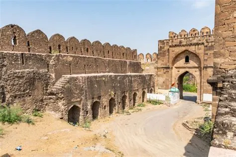 Qila Rohtas'ın Gizemli Tarihi ve Muhteşem Mimariye Bir Yolculuk!