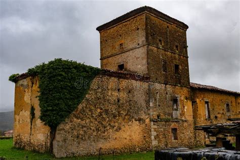 Quiñones Palace: A Jewel of Renaissance Architecture and Historical Treasures!