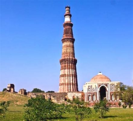 Qutub Minar: Devrim niteliğinde bir mimari başyapıtı ve geçmişin gizemli fısıltılarını saklayan tarihi bir yapı!