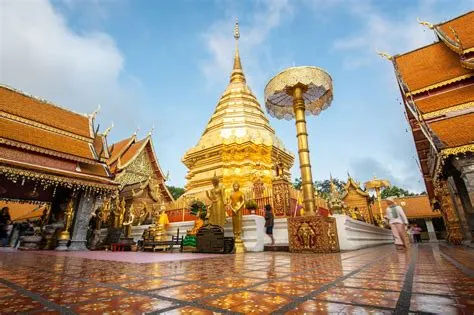  Wat Phra That Doi Suthep:  Muhteşem Manzaralarıyla Birleştirilmiş Ruhsal Yükseliş!