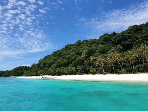  Yapak Beach: Sualtı Muhteşemliği ve Unutulmaz Gün Batımlarıyla